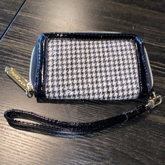 BOTH OF THESE Betsey Johnson wristlet and bag Both perfect condition!! - Picture 5 of 16